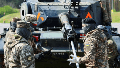 Ukraynalı askerler Almanya'da Leopard 1 tanklarıyla bir eğitim tatbikatı sırasında, (Fotoğraf: 5 Mayıs 2023 - Reuters)