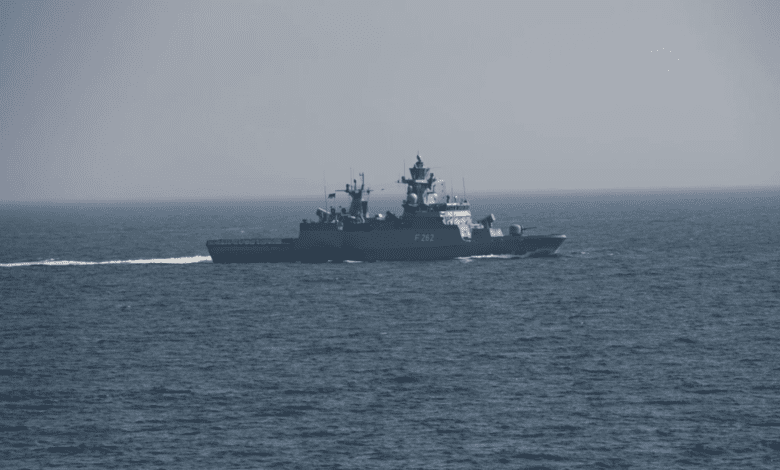 Açıklayıcı fotoğraf - Bir Alman Korveti Danimarka Boğazından geçiyor, 14 Nisan 2018. (ABD Savunma Görsel Bilgi Dağıtım Servisi aracılığıyla Kitle İletişim Uzmanı 3. Sınıf Ford Williams tarafından çekilen ABD Donanması fotoğrafı)