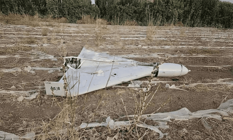 Bir Rus Shahed-136 (Geran-2) insansız hava aracının enkazı Ukrayna'da bir araziye dağıldı. (Resim kaynağı: Rus Sosyal Ağı)