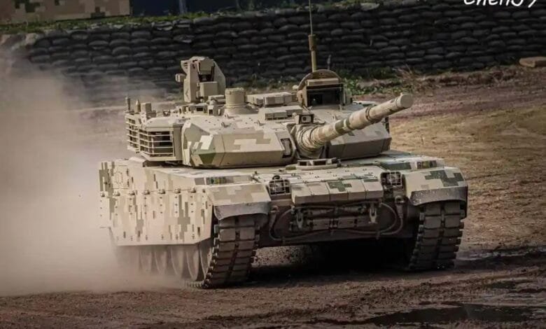 Çin v4 tankı gösteri sırasında bozuldu