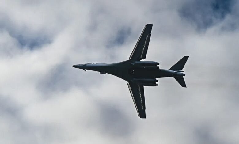 lancer bombardıman uçağı