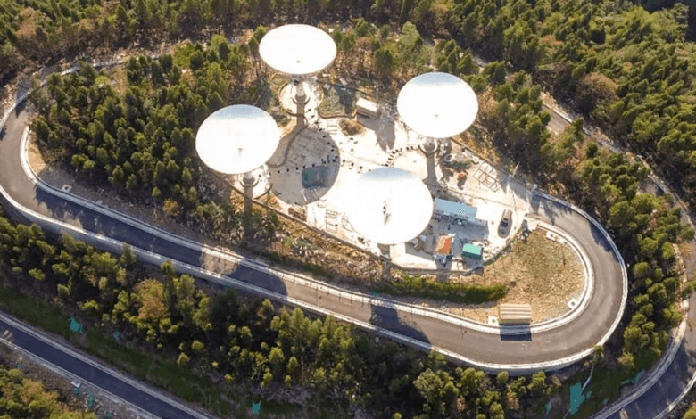 "Çin Bileşik Göz"ün ikinci aşaması, Yunyang ilçesinin Longjiao kasabasının Zhongzhou adasında yer alıyor ve 0,2 kilometrekarelik bir alanı kapsıyor.