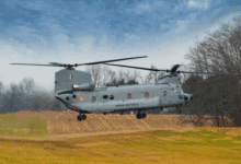 İspanya, Avrupa'nın ilk CH-47F Chinook helikopter simülatörünü tanıttı. Bu teknoloji pilot eğitiminde devrim niteliği taşıyor.