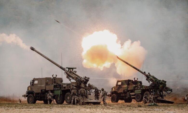 Fransız Caesar howitzers Atışlı Tatbikat Esnasında